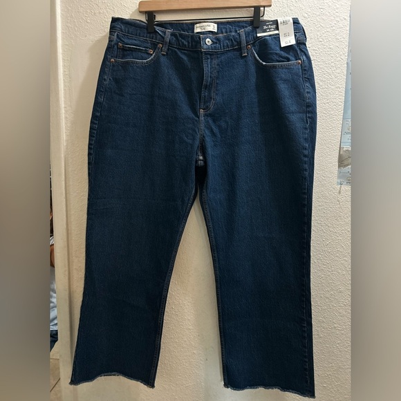 Abercrombie & Fitch Dark Wash Curve Love low rise the baggy 34 short / 18s - Picture 4 of 8